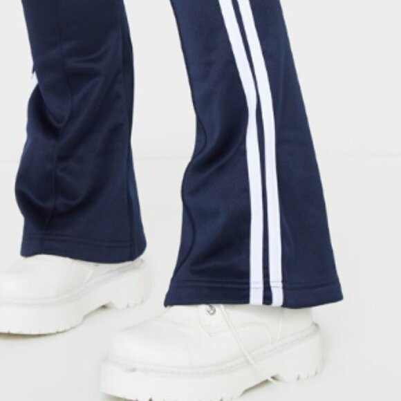 PrettyLittleThing Navy Side Stripe Flare Leg Sweatpants 0 - Picture 2 of 13